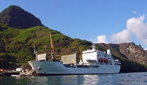Aranui supply ship in Nuka Hiva © Wanderlust 3 http://www.h-tv.com